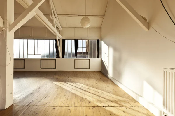 Gamla loft, interiör — Stockfoto