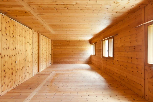 Новая квартира, интерьер с деревянными стенами — стоковое фото