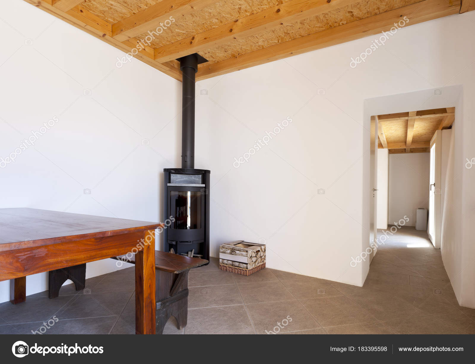 Indoor architectuur, rustiek huis — Stockfoto © Zveiger #183395598 Indoor architectuur, rustiek huis — Stockfoto © Zveiger #183395598