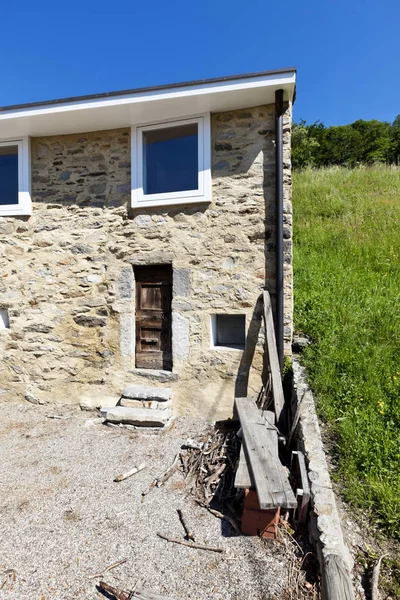 Arquitectura exterior, casa rústica —  Fotos de Stock