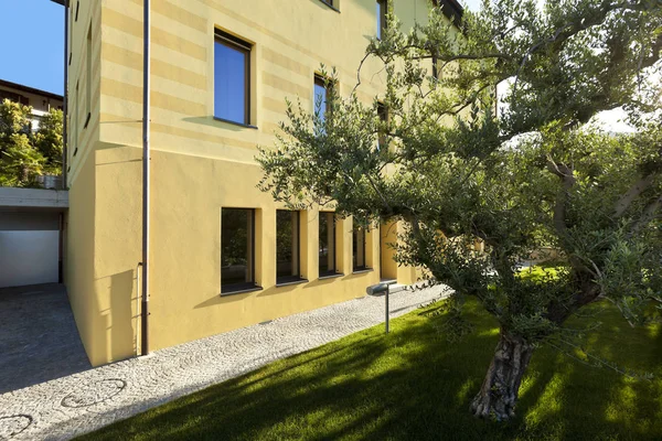 View of the house from the square — Stock Photo, Image