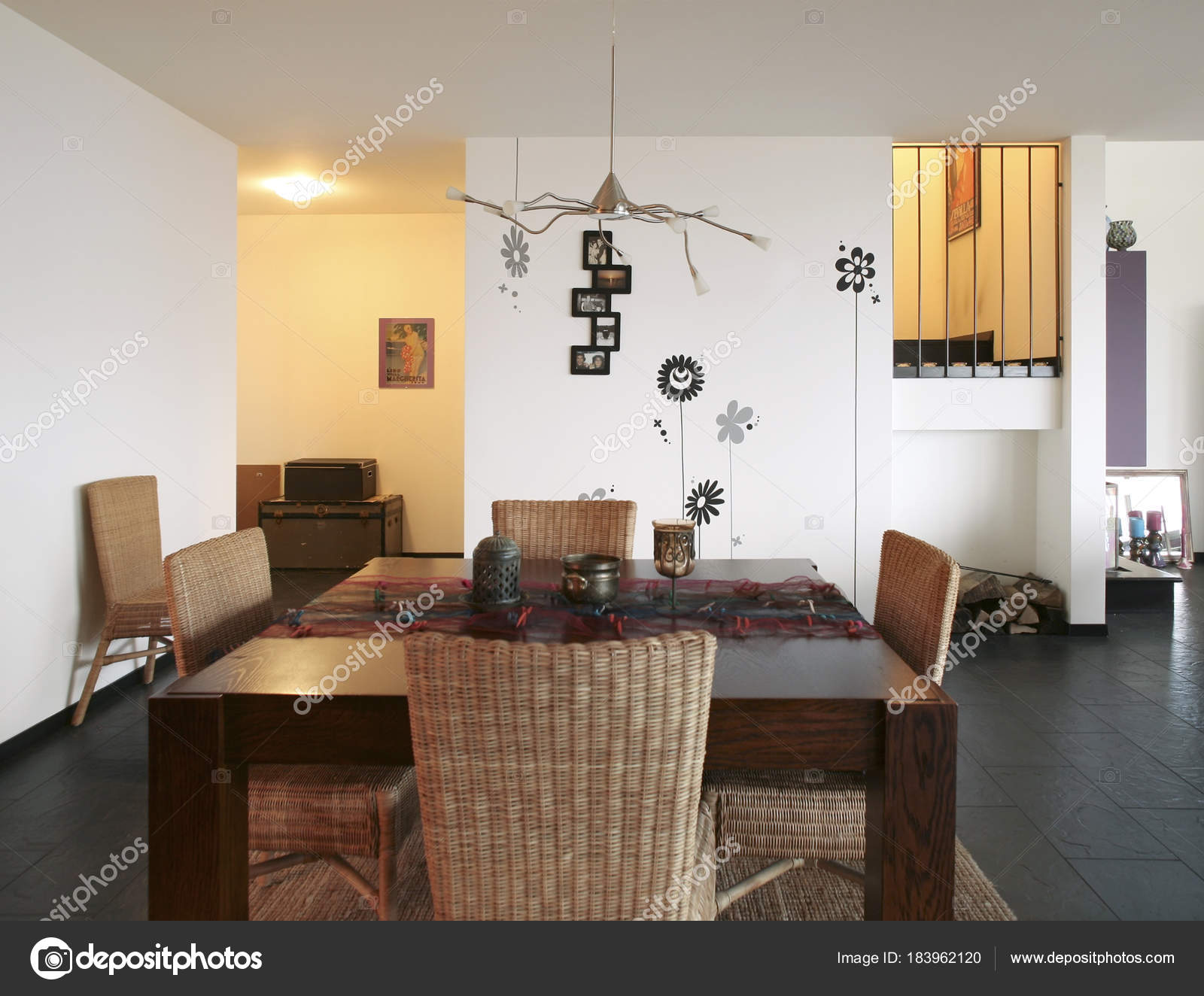 interieur nieuw appartement, etnische meubels — Stockfoto © Zveiger ... interieur nieuw appartement, etnische meubels — Stockfoto © Zveiger ...