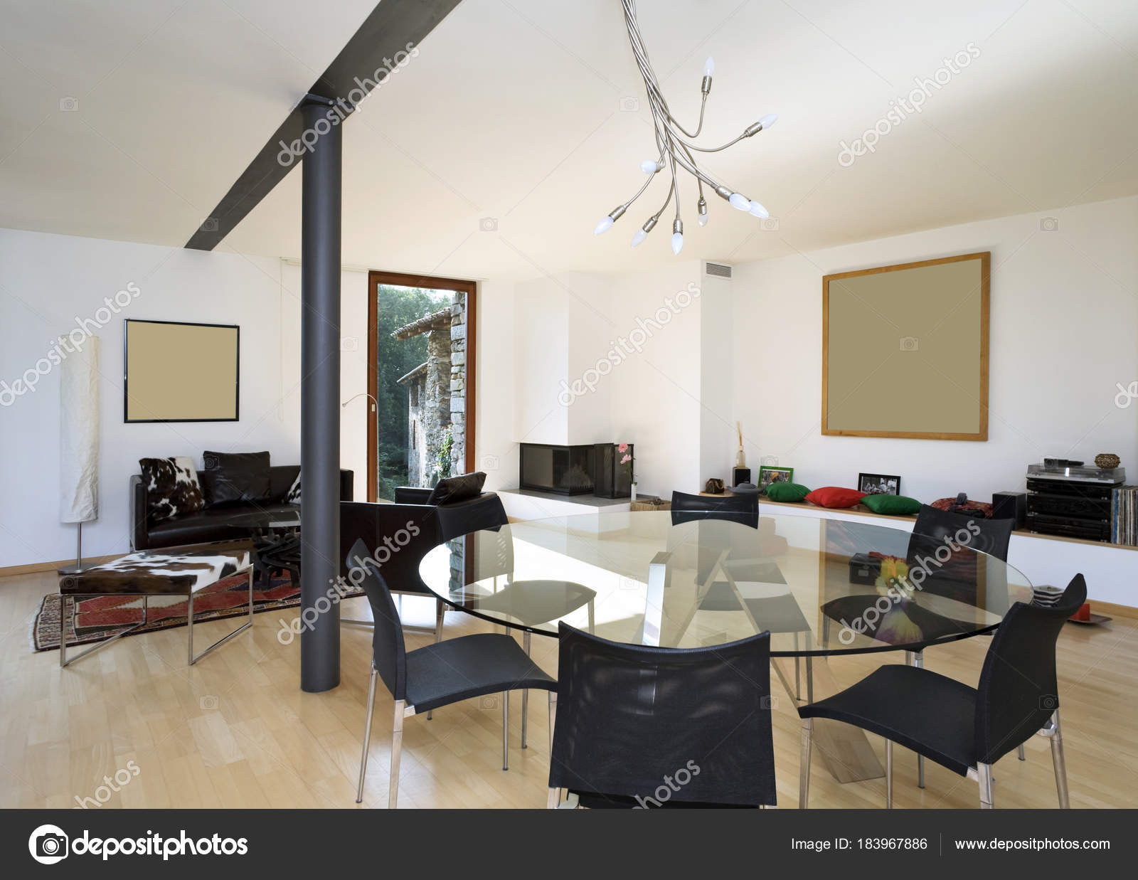 interieur van de open ruimte met etnische meubels — Stockfoto ... interieur van de open ruimte met etnische meubels — Stockfoto ...