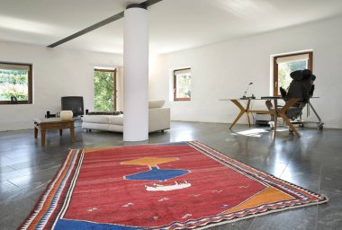 Açık alan iç etnik mobilya ile 