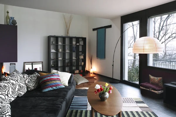 インテリアの新しいアパート、エスニック家具 — ストック写真
