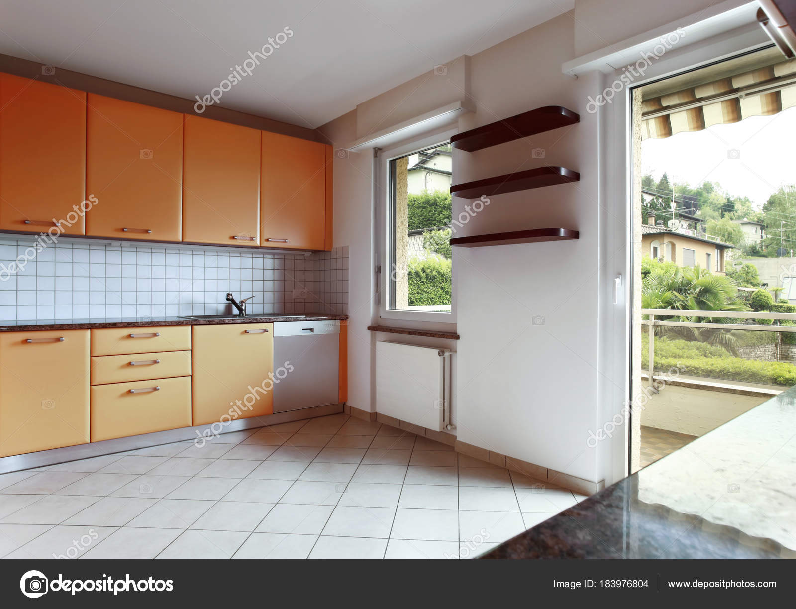 Cozinha Em Azulejo E Decora O Laranja Stock Photo Zveiger Cozinha Em Azulejo E Decora O Laranja Stock Photo Zveiger