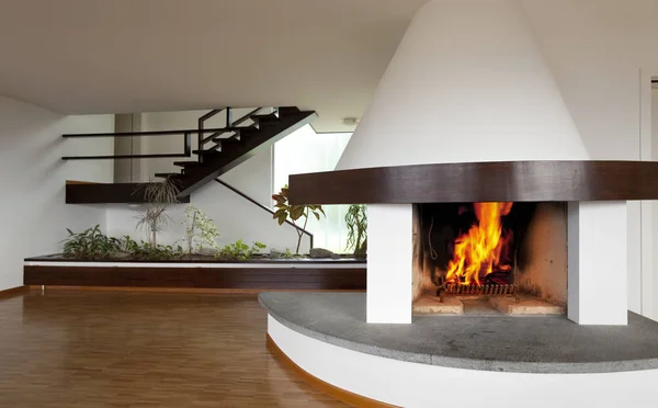 Moderna chimenea de espacio abierto interior — Foto de Stock