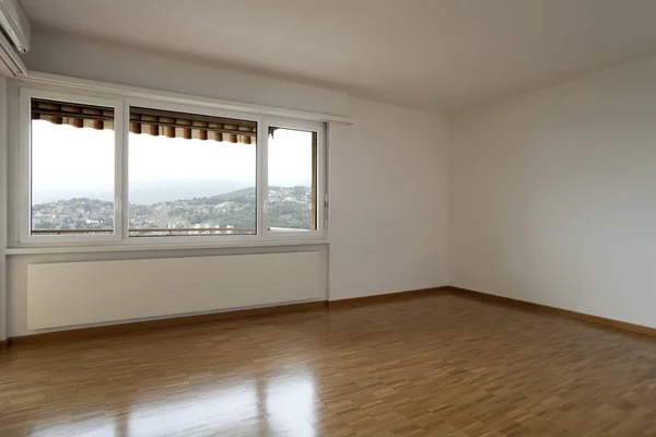 Chambre moderne vide avec fenêtres — Photo