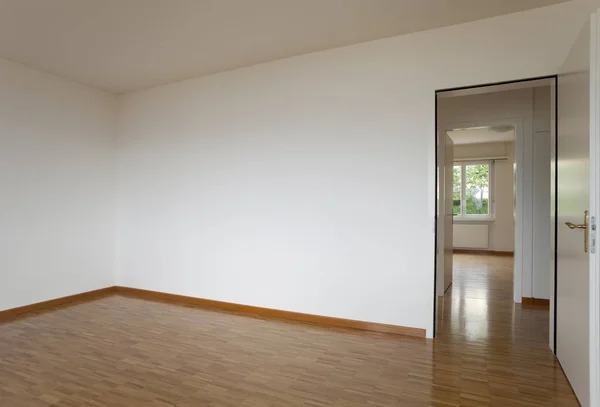 Empty modern room with windows — Stock Photo, Image