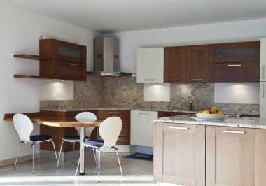 Modern ahşap ve granit mutfak iç 