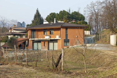 Bahçe mimarisiyle tipik tuğla 