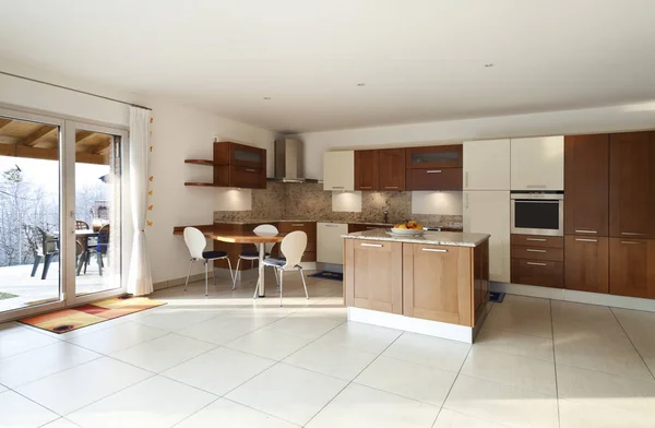 Modern kitchen with granite and cherry wood island — Stock Photo, Image