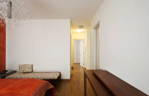Orange und weiß Schlafzimmer Innenausstattung — Stockfoto