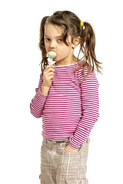 Malá dívka na bílém pozadí — Stock fotografie
