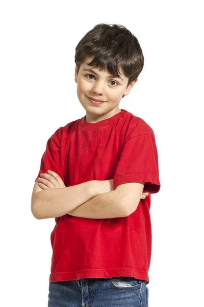 Маленький хлопчик з червоною сорочкою на білому тлі — стокове фото