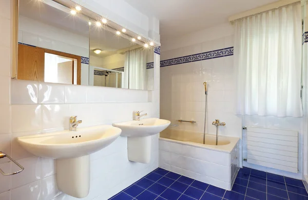 Bagno di una casa classica — Foto Stock