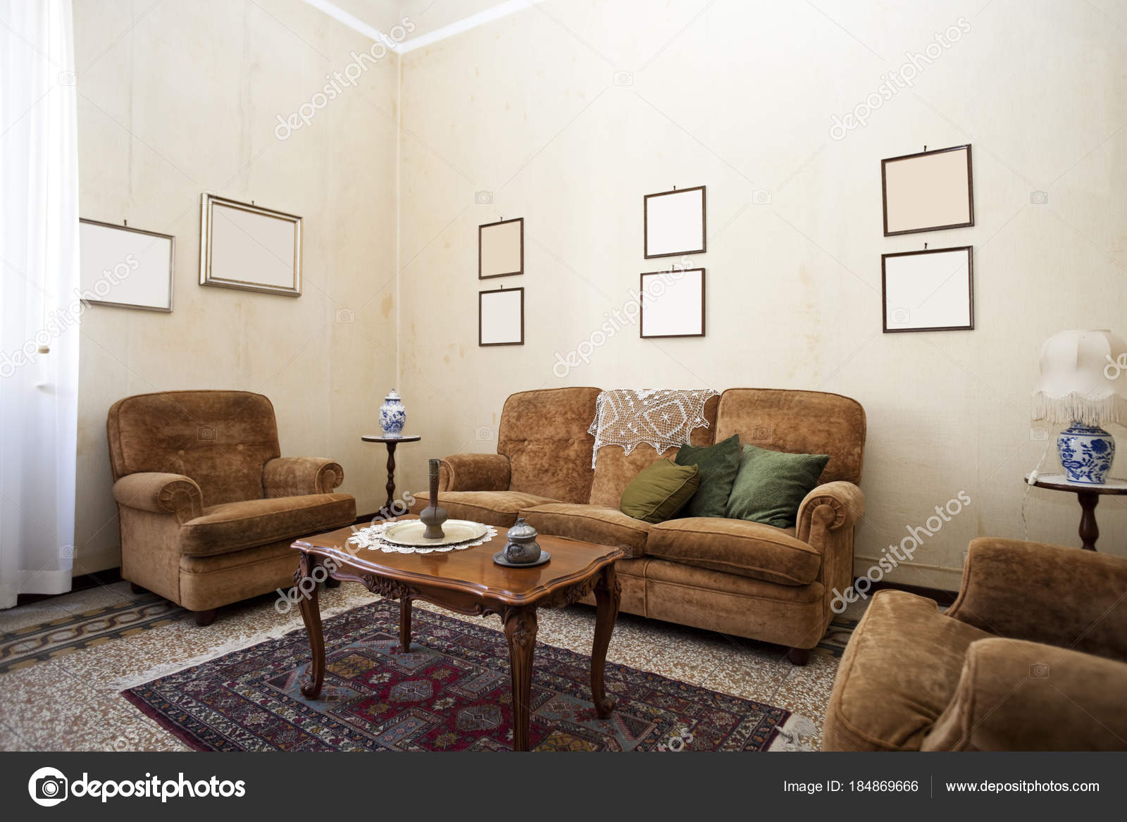 suède Bank woonkamer interieur — Stockfoto © Zveiger #184869666 suède Bank woonkamer interieur — Stockfoto © Zveiger #184869666