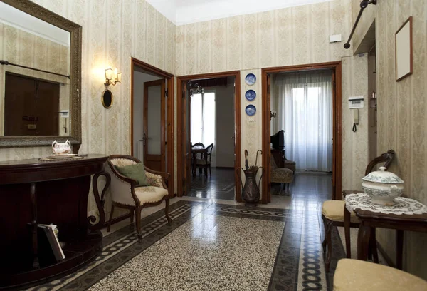 Klasik mobilya ev giriş — Stok fotoğraf