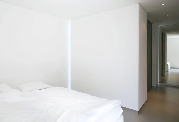 Casa moderna, dormitorio — Foto de Stock