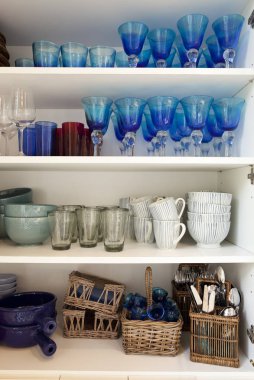 Eski kule içine modern bir konut dönüştürdü