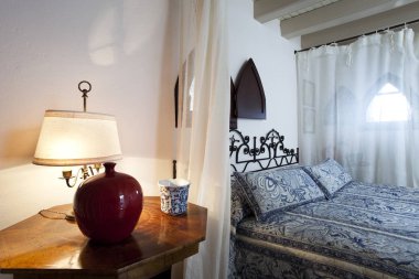 Eski kule içine modern bir konut dönüştürdü