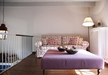 Eski kule içine modern bir konut dönüştürdü