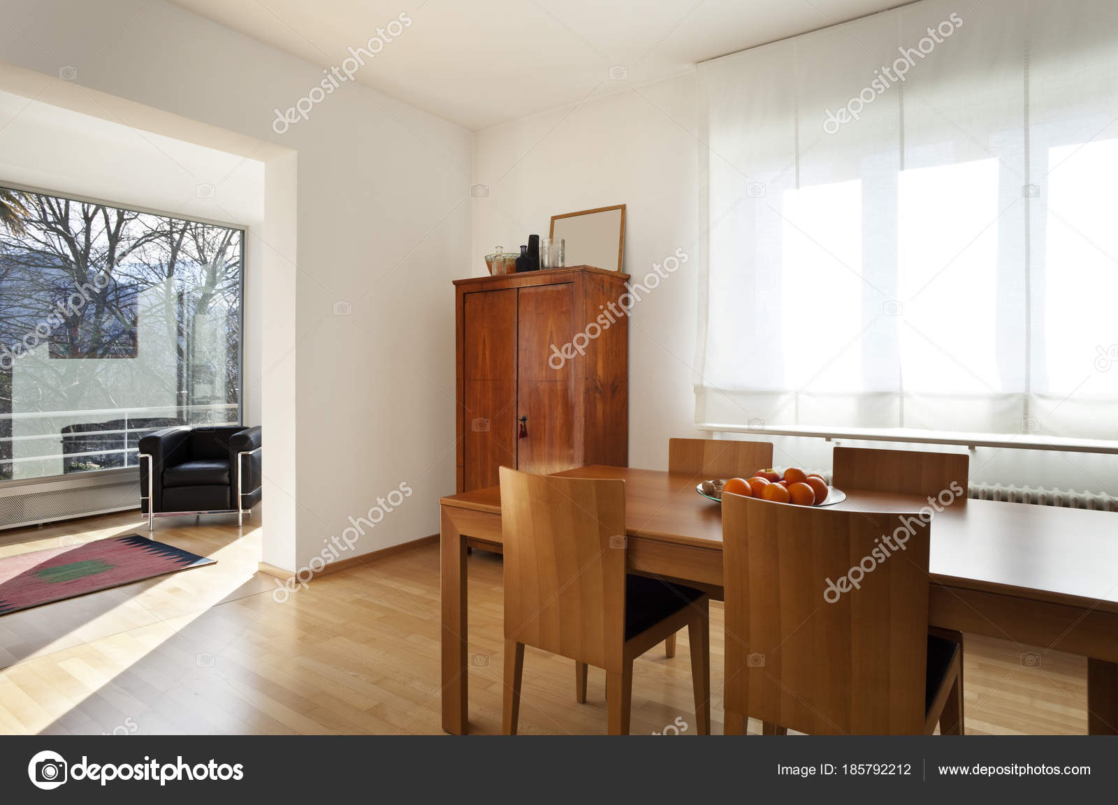 interieur van klassieke moderne woning — Stockfoto © Zveiger #185792212 interieur van klassieke moderne woning — Stockfoto © Zveiger #185792212