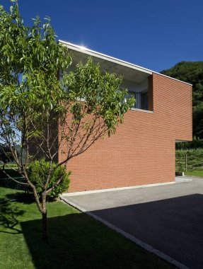 tuğla ev, Bahçe Manzarası