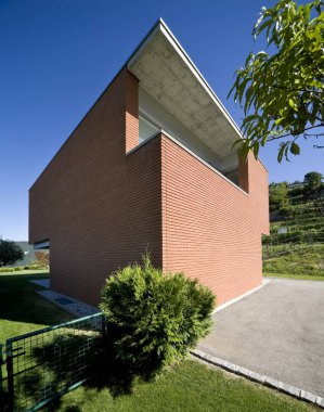 tuğla ev, avlunun görünümünden