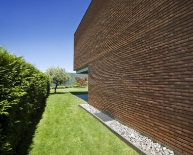 tuğla ev, Bahçe Manzarası