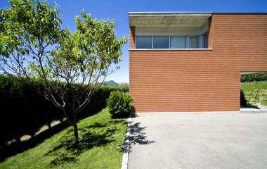 tuğla ev, avlunun görünümünden