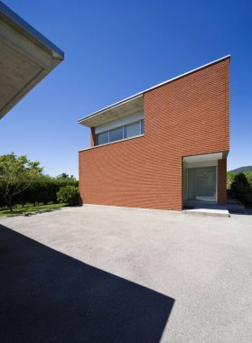 tuğla ev, avlunun görünümünden