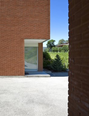 tuğla ev, avlunun görünümünden