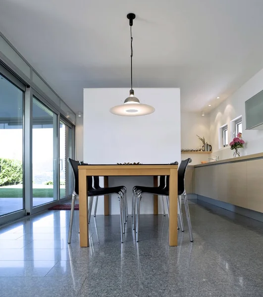 Luxuosa moradia interior, cozinha — Fotografia de Stock