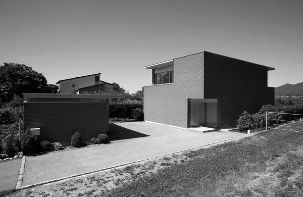 tuğla ev, Bahçe Manzarası