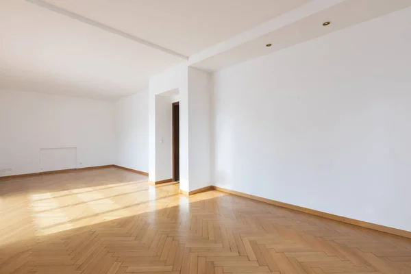 Nová místnost zcela prázdné dřevěné podlahy — Stock fotografie