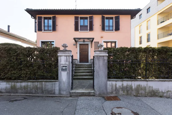 Entry seen from the outside of a private villa, nobody — Stock Photo, Image