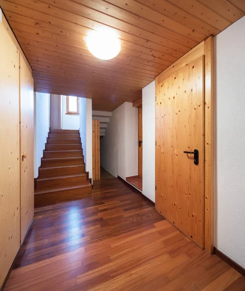 Corridor in a empty house, nobody — Stock Photo, Image