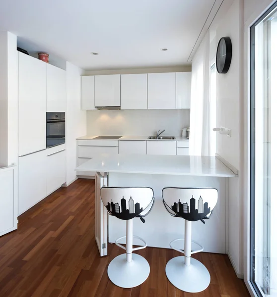 Modern white kitchen with peninsula