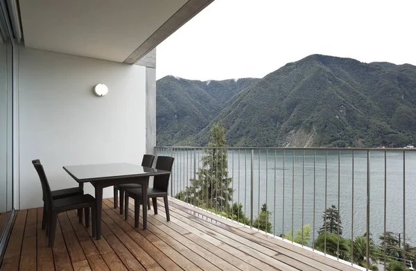 Apartamento frente al lago — Foto de Stock