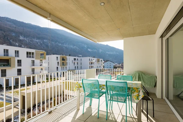 Balcón con muebles de exterior —  Fotos de Stock