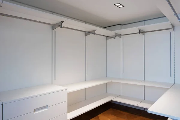 Grande armário walk-in branco com parquet — Fotografia de Stock