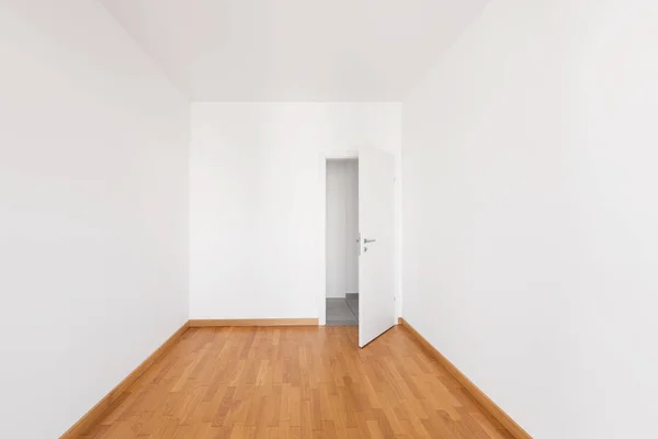 内部的现代公寓，空荡荡的房间 — 图库照片