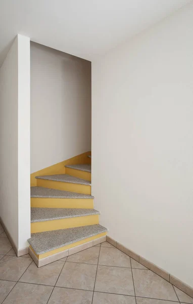 经典乡村公寓内饰, 楼梯 — 图库照片