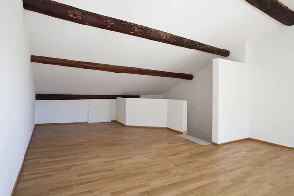 Interior de apartamento rústico clásico, habitación vacía —  Fotos de Stock