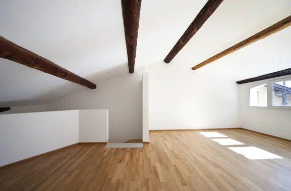 Interior de apartamento rústico clásico, habitación vacía —  Fotos de Stock