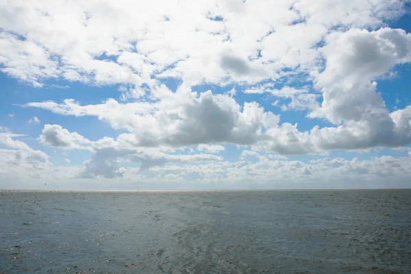 Égbolt, a tenger és a felhők — Stock Fotó