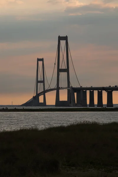 Pont Storeb Xoltsbroen pendant le coucher du soleil — Photo