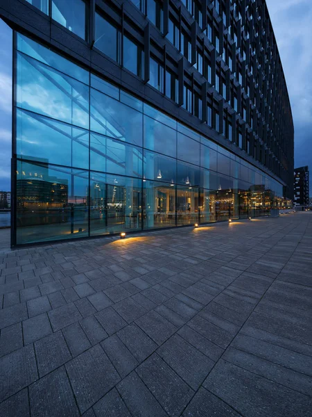 Exterior del edificio de vidrio moderno — Foto de Stock