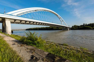Danube köprüsünde Apollo 